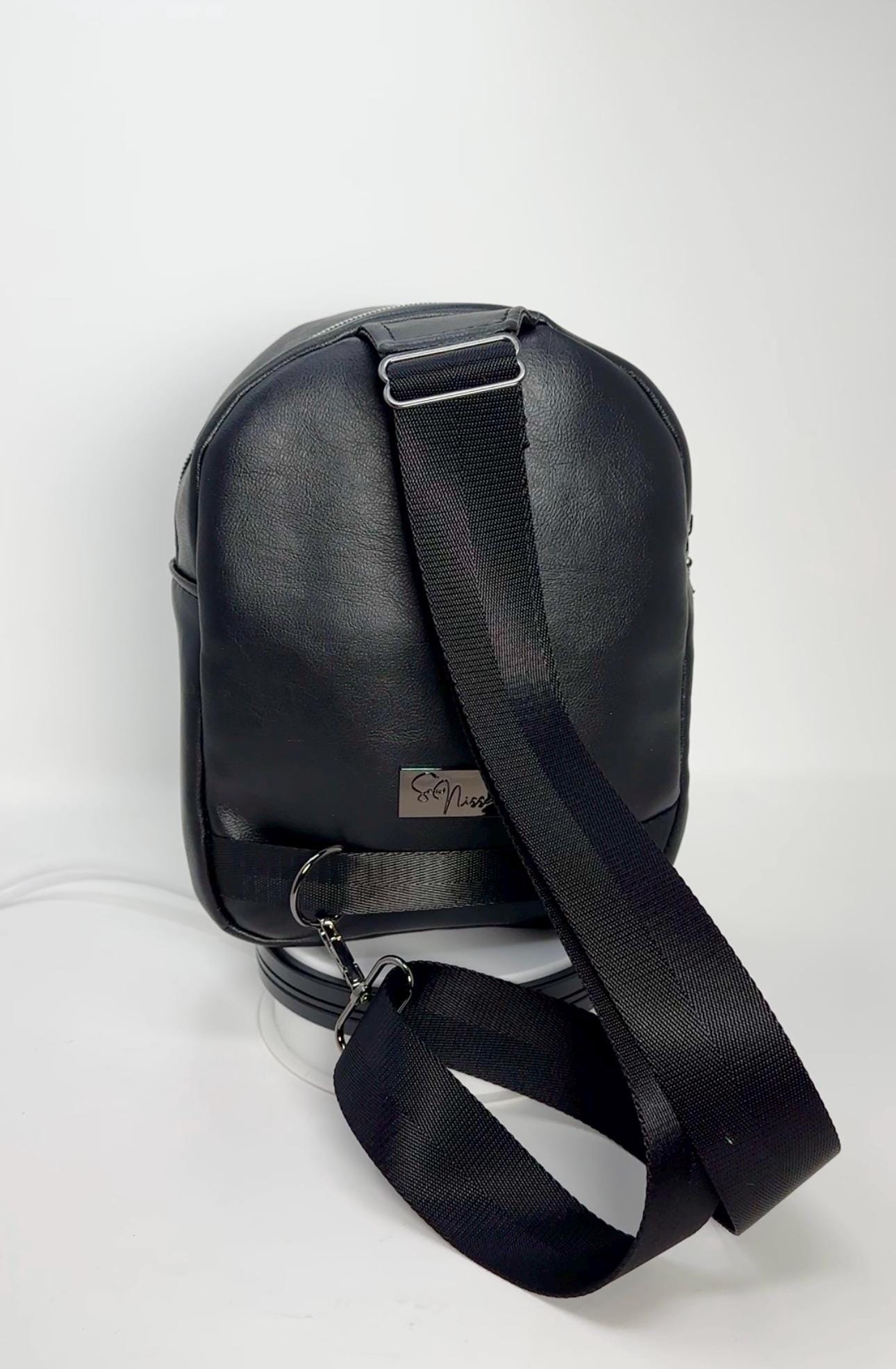Mav Sling - Beetlejuice Astrid Deets